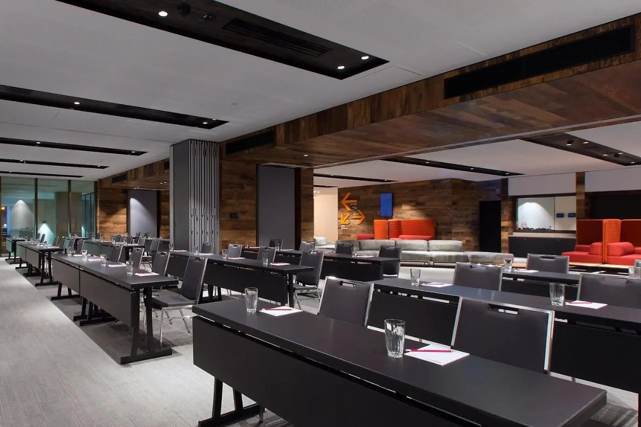 Aloft Perth Hotel 4*,
