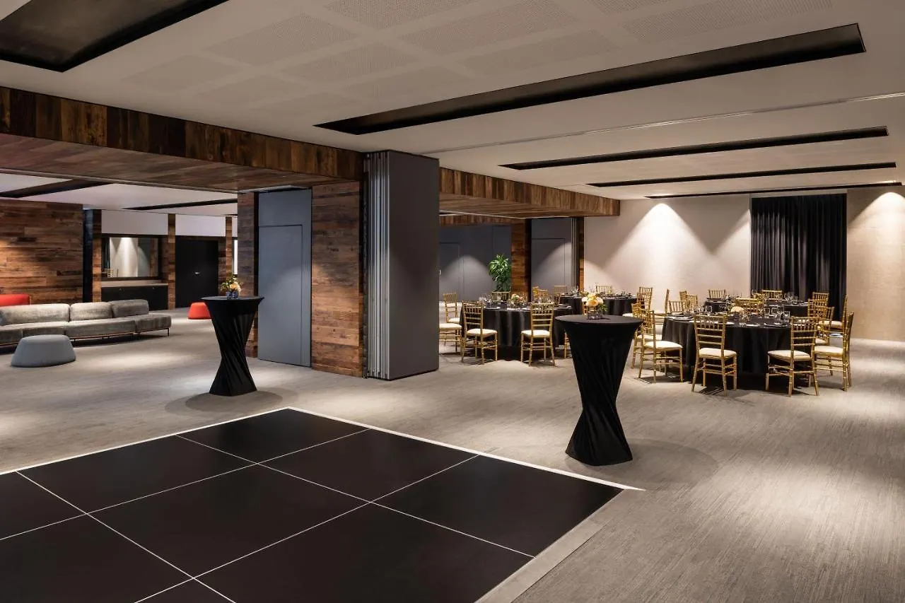 Aloft Perth Hotel 4*,