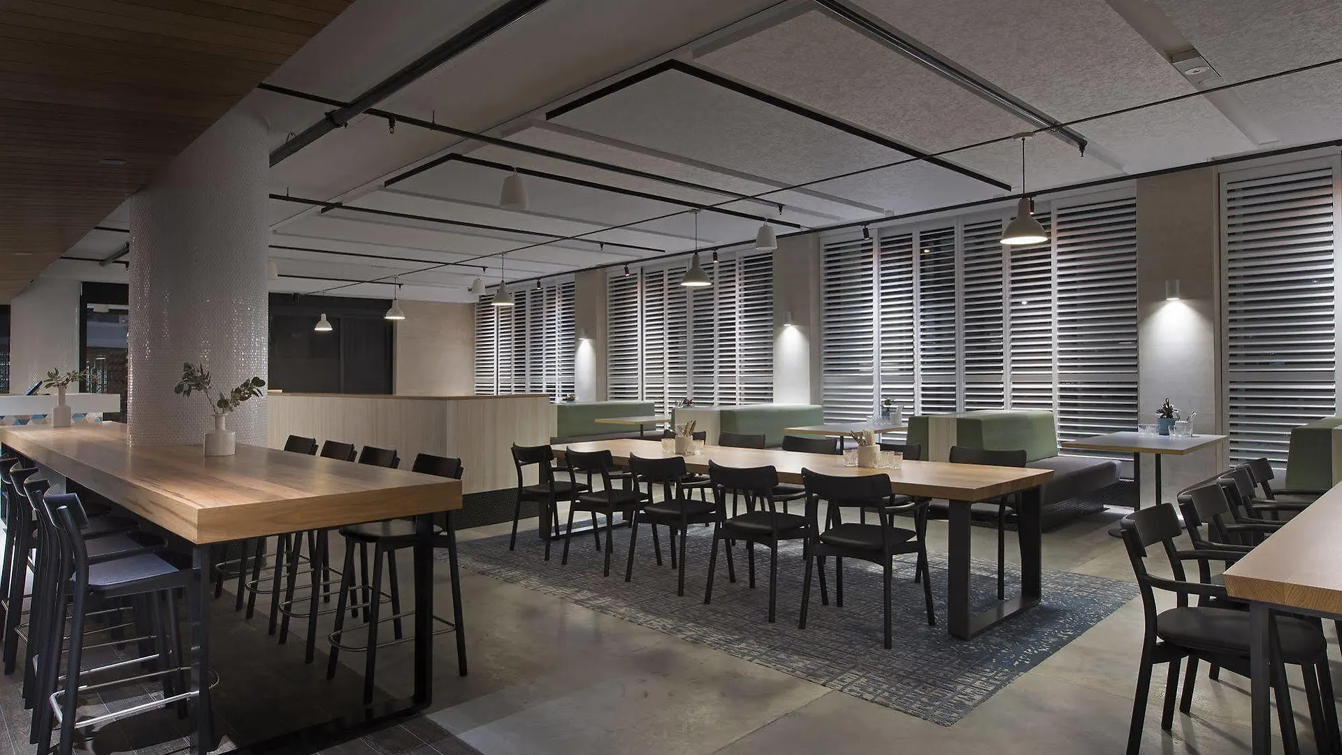 Aloft Perth Hotel 4*,